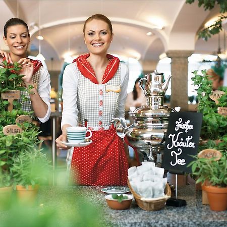 Отель Landzeit Restaurant Voralpenkreuz Заттледт Экстерьер фото
