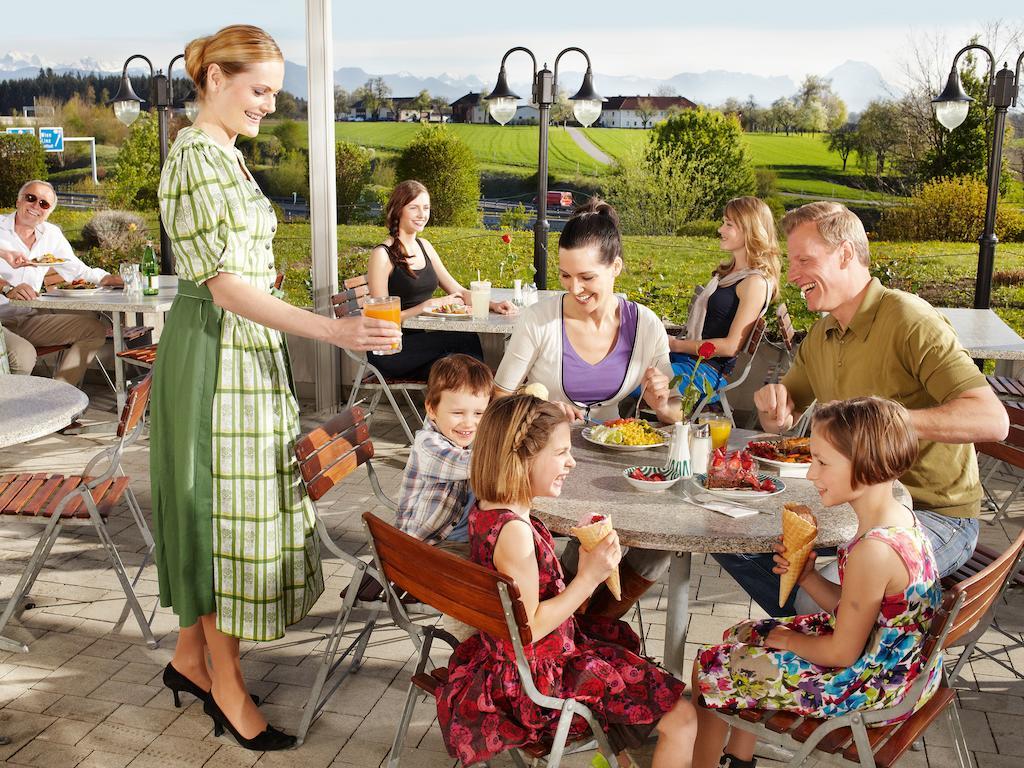 Отель Landzeit Restaurant Voralpenkreuz Заттледт Экстерьер фото