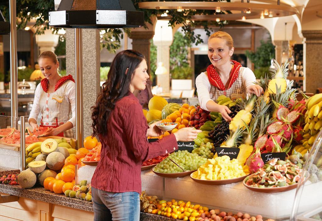 Отель Landzeit Restaurant Voralpenkreuz Заттледт Экстерьер фото